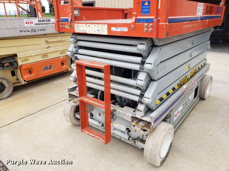 image for item EK9030 1998 Sky Jack SJIII 4830 scissor lift