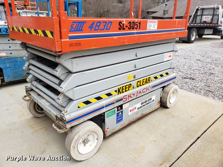 image for item EK9030 1998 Sky Jack SJIII 4830 scissor lift