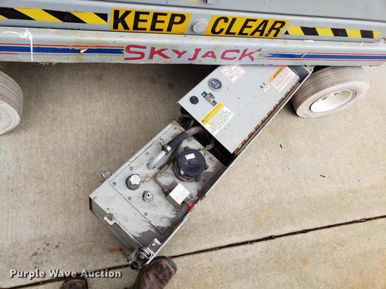 image for item EK9030 1998 Sky Jack SJIII 4830 scissor lift