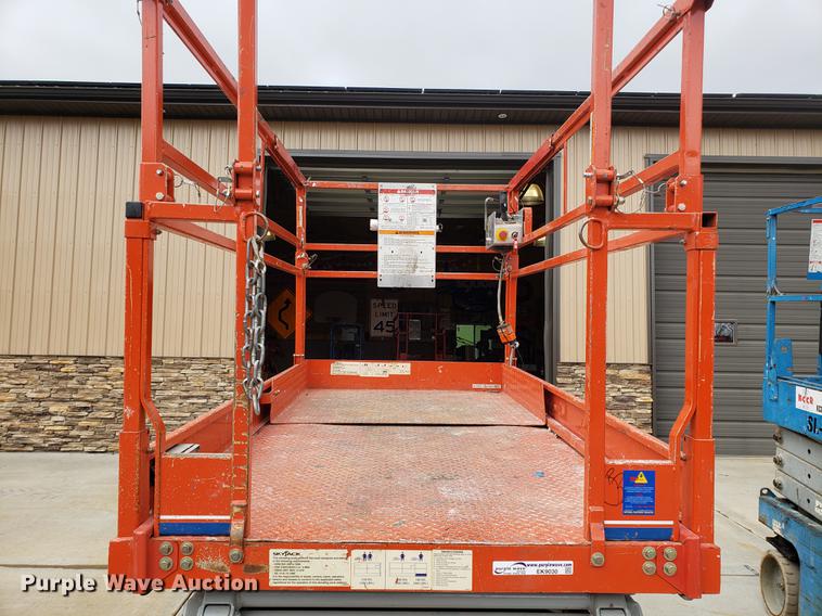 image for item EK9030 1998 Sky Jack SJIII 4830 scissor lift
