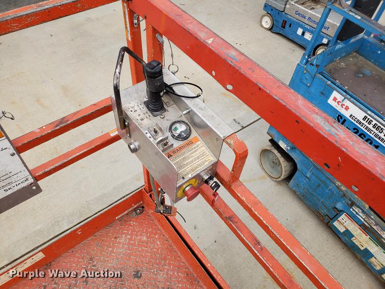 image for item EK9030 1998 Sky Jack SJIII 4830 scissor lift