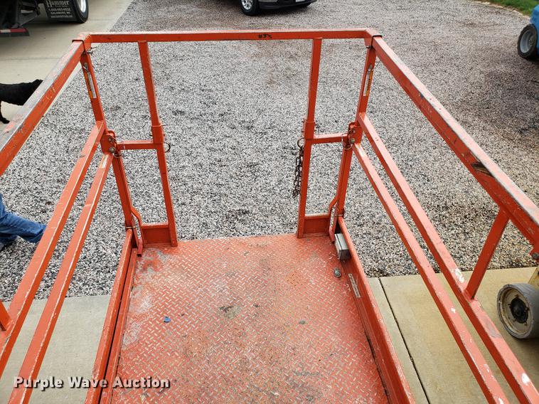 image for item EK9030 1998 Sky Jack SJIII 4830 scissor lift