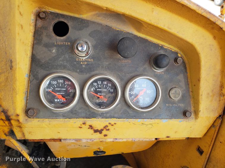 image for item EN9802 1973 John Deere 644B wheel loader