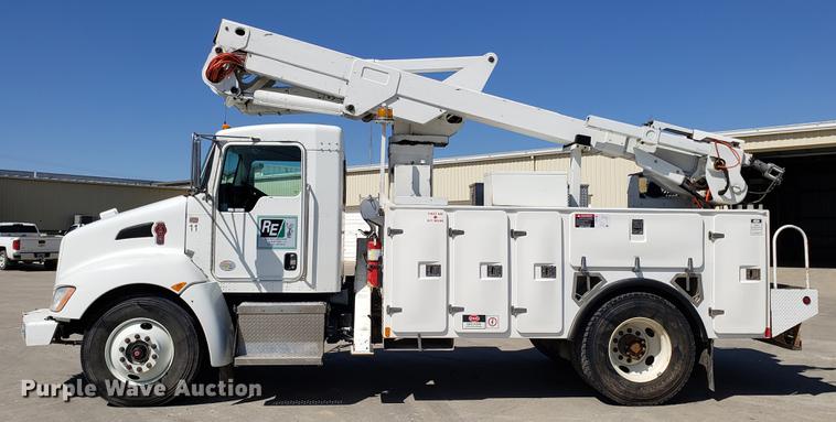 image for item EN9812 2010 Kenworth T370 bucket truck
