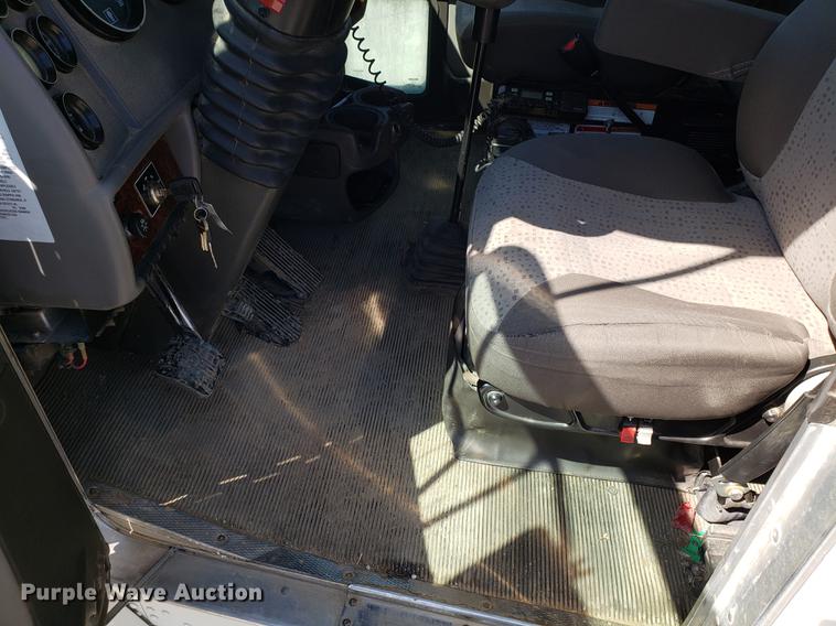 image for item EN9812 2010 Kenworth T370 bucket truck