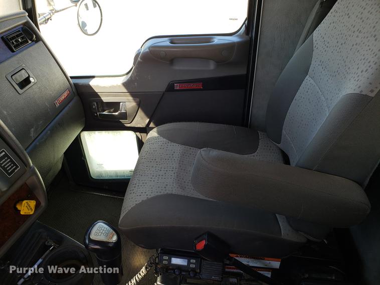 image for item EN9812 2010 Kenworth T370 bucket truck