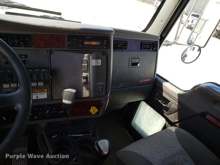 image for item EN9812 2010 Kenworth T370 bucket truck