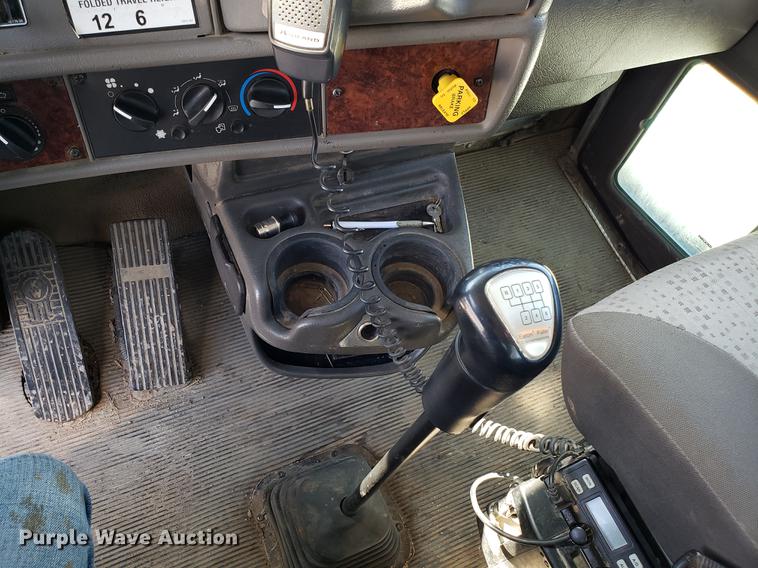 image for item EN9812 2010 Kenworth T370 bucket truck