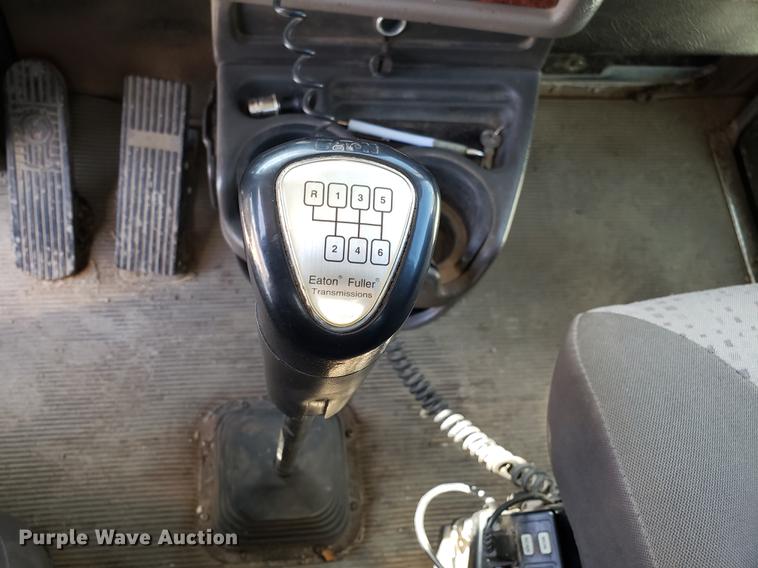 image for item EN9812 2010 Kenworth T370 bucket truck