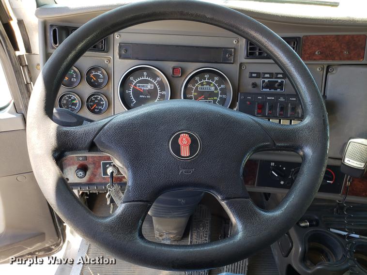 image for item EN9812 2010 Kenworth T370 bucket truck