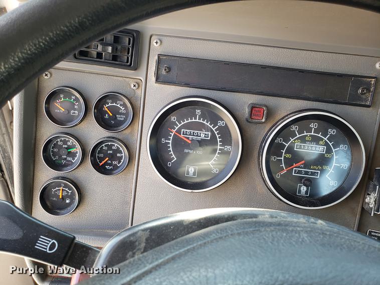 image for item EN9812 2010 Kenworth T370 bucket truck