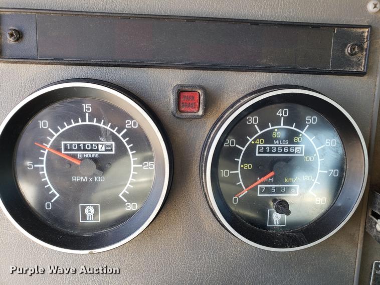 image for item EN9812 2010 Kenworth T370 bucket truck