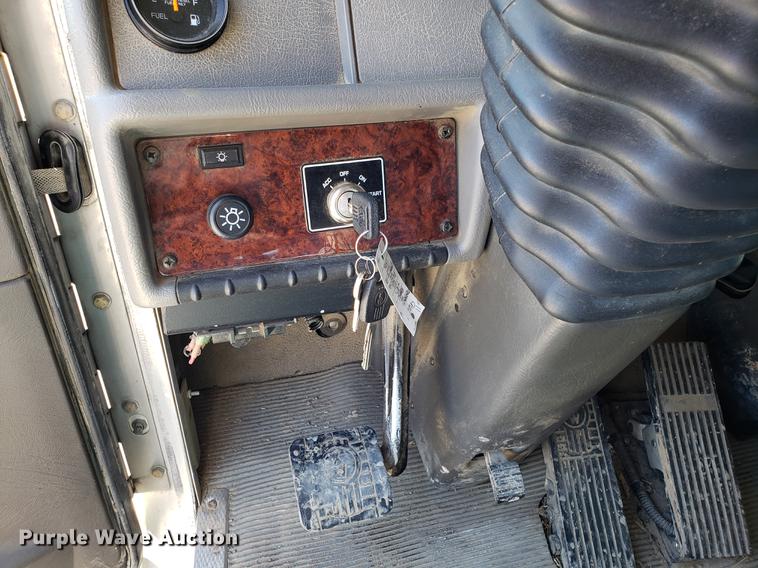 image for item EN9812 2010 Kenworth T370 bucket truck