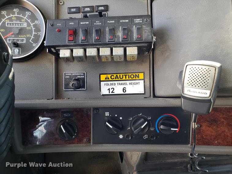 image for item EN9812 2010 Kenworth T370 bucket truck