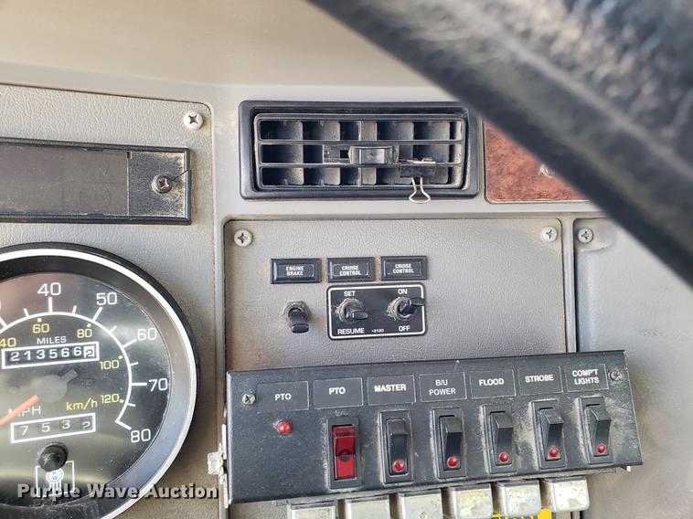 image for item EN9812 2010 Kenworth T370 bucket truck