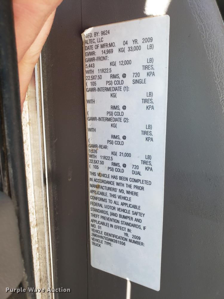 image for item EN9812 2010 Kenworth T370 bucket truck