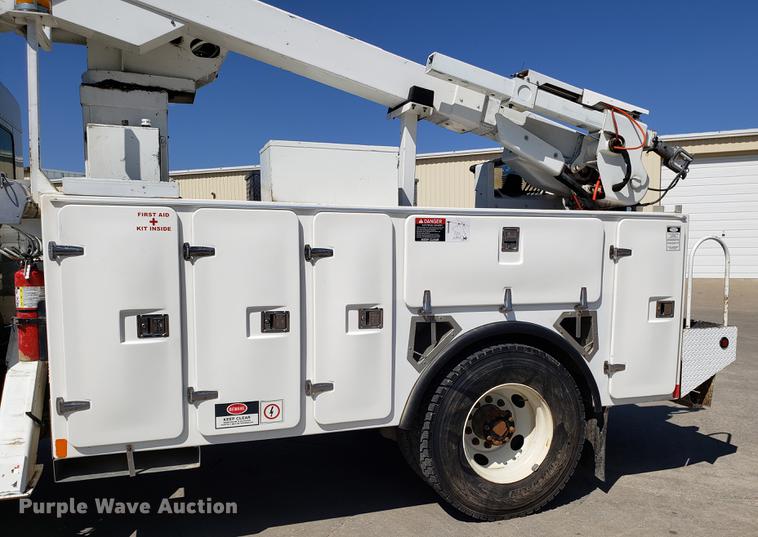 image for item EN9812 2010 Kenworth T370 bucket truck