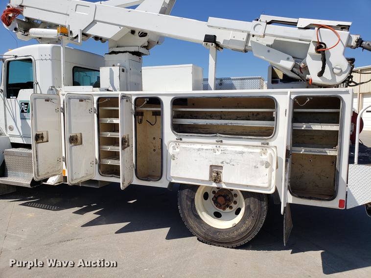 image for item EN9812 2010 Kenworth T370 bucket truck