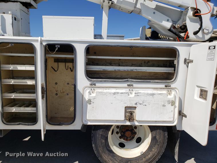 image for item EN9812 2010 Kenworth T370 bucket truck