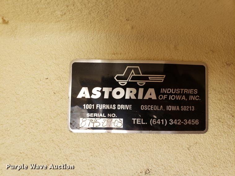 image for item EN9812 2010 Kenworth T370 bucket truck