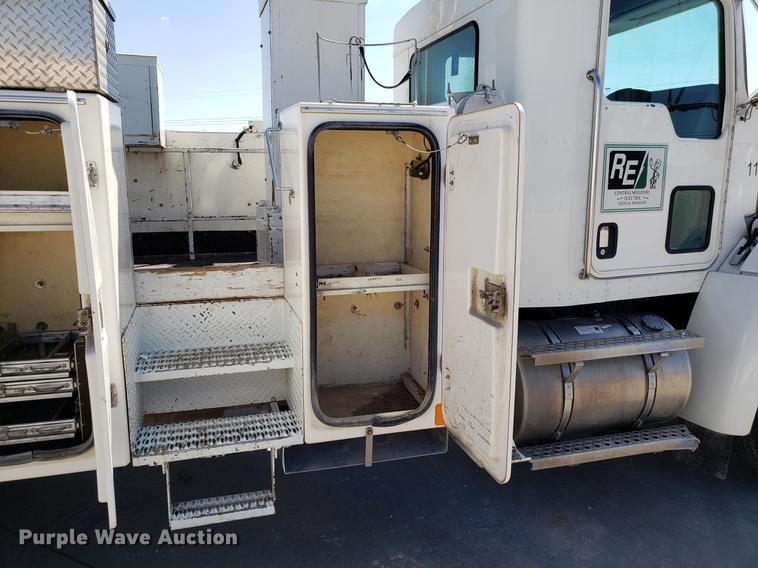 image for item EN9812 2010 Kenworth T370 bucket truck