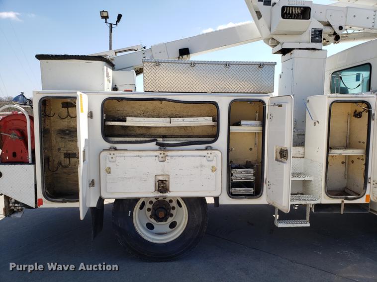 image for item EN9812 2010 Kenworth T370 bucket truck