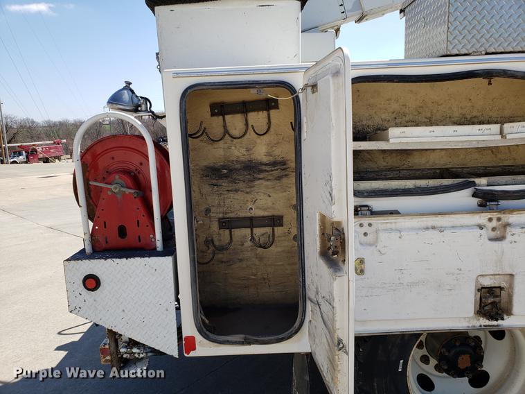 image for item EN9812 2010 Kenworth T370 bucket truck