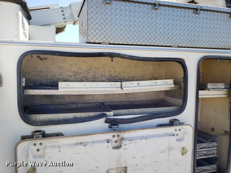 image for item EN9812 2010 Kenworth T370 bucket truck