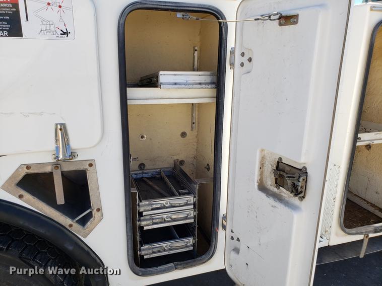 image for item EN9812 2010 Kenworth T370 bucket truck