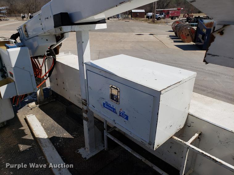 image for item EN9812 2010 Kenworth T370 bucket truck