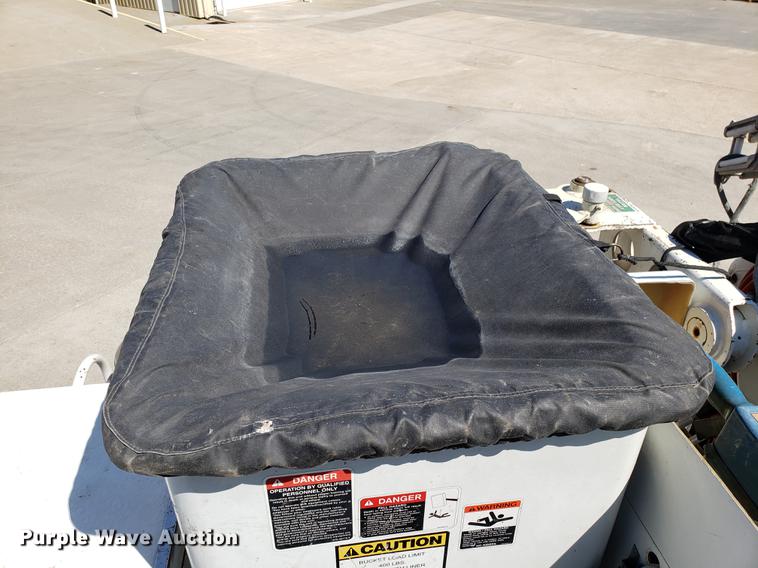 image for item EN9812 2010 Kenworth T370 bucket truck