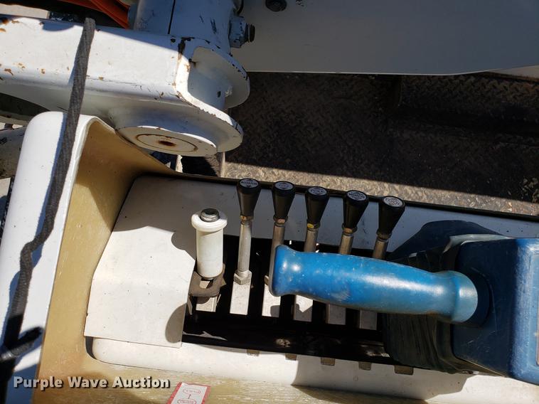 image for item EN9812 2010 Kenworth T370 bucket truck