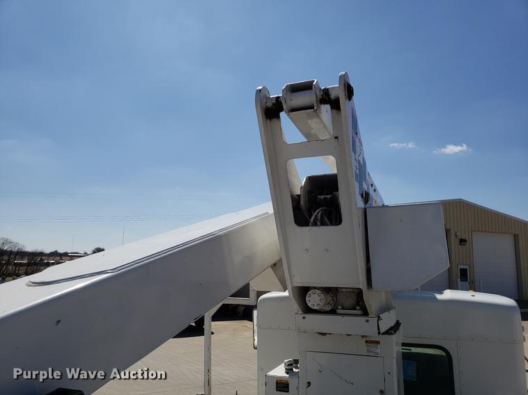 image for item EN9812 2010 Kenworth T370 bucket truck