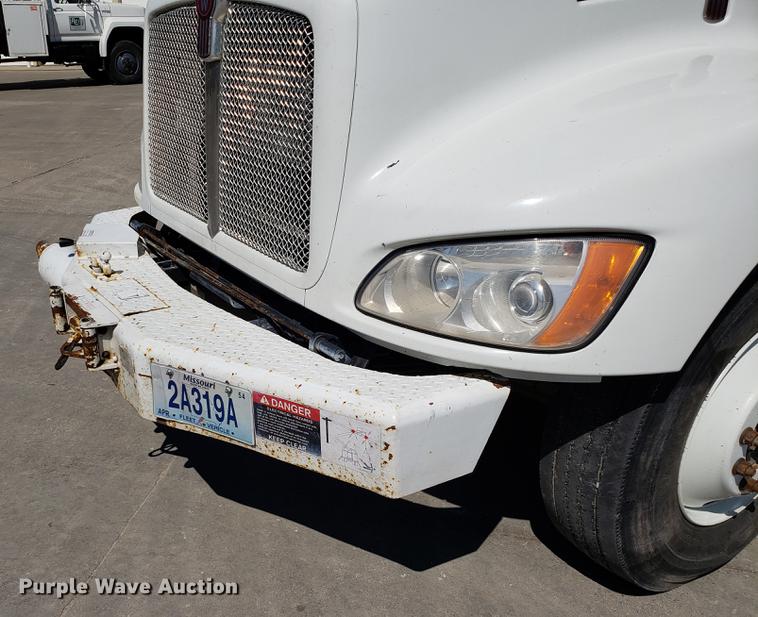 image for item EN9812 2010 Kenworth T370 bucket truck