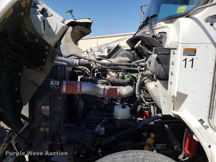 image for item EN9812 2010 Kenworth T370 bucket truck