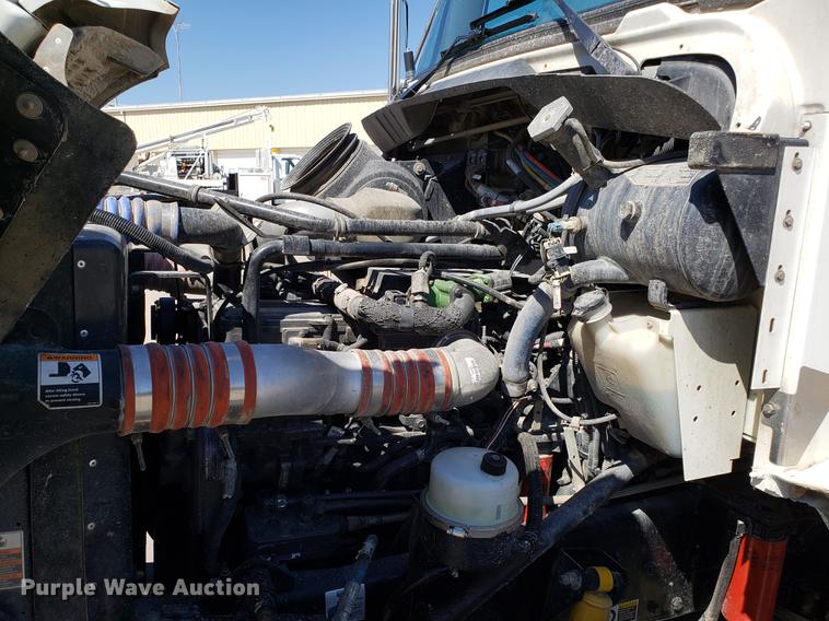 image for item EN9812 2010 Kenworth T370 bucket truck