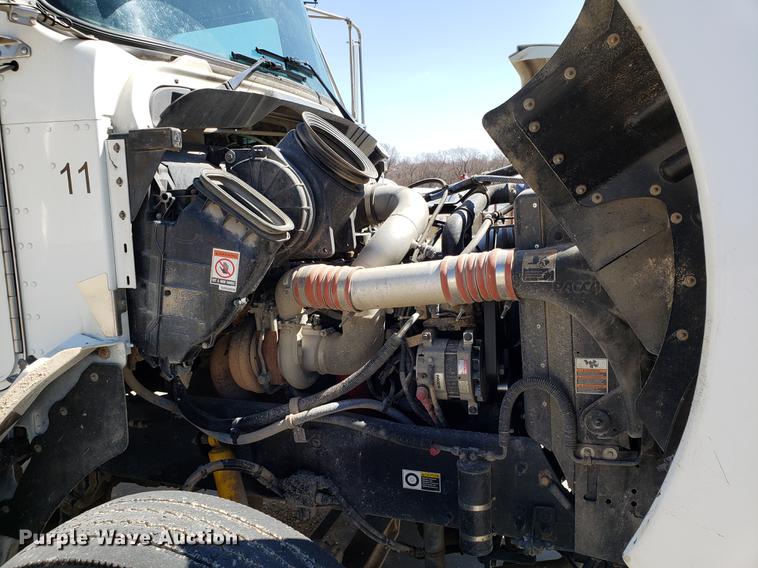 image for item EN9812 2010 Kenworth T370 bucket truck