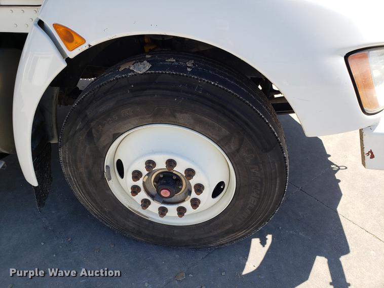 image for item EN9812 2010 Kenworth T370 bucket truck