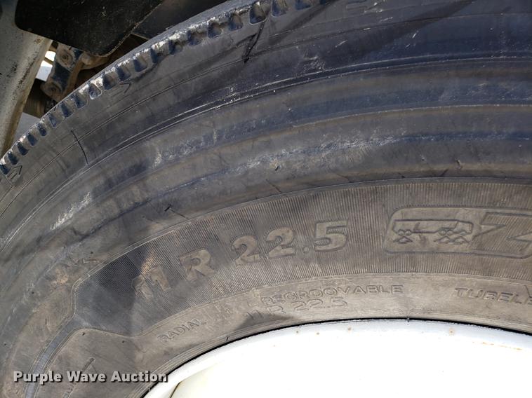 image for item EN9812 2010 Kenworth T370 bucket truck