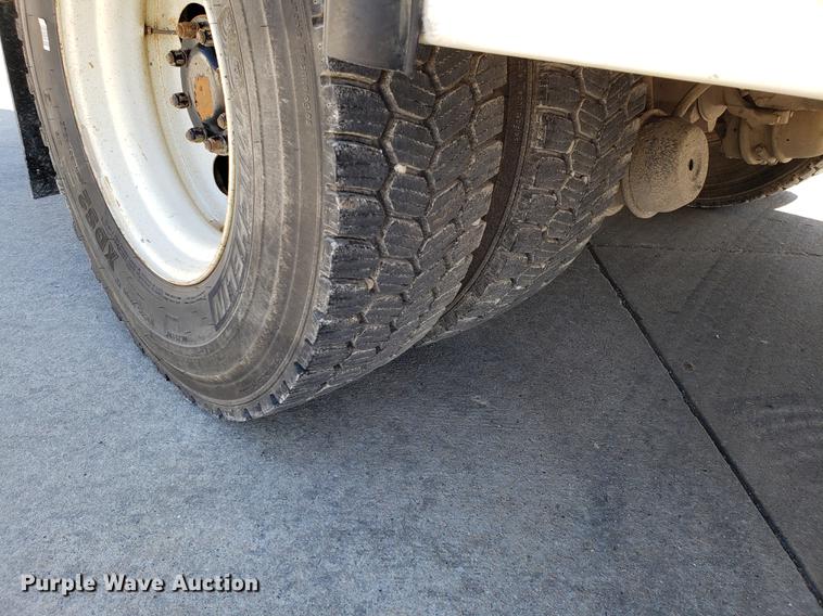 image for item EN9812 2010 Kenworth T370 bucket truck