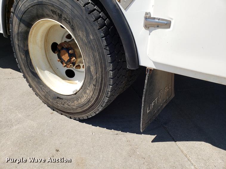 image for item EN9812 2010 Kenworth T370 bucket truck