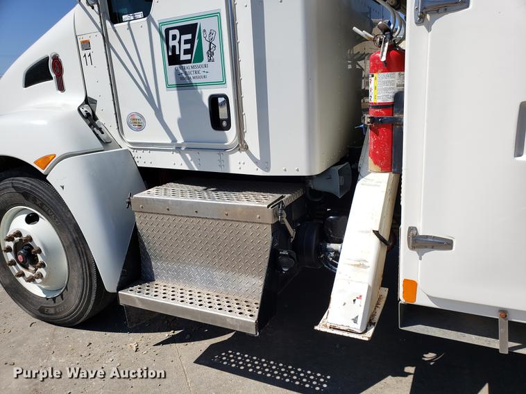 image for item EN9812 2010 Kenworth T370 bucket truck