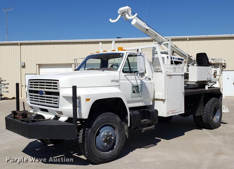 image for item EN9813 1989 Ford F700 drilling rig truck