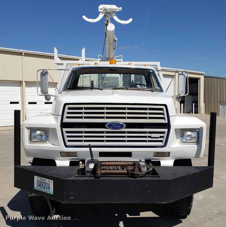 image for item EN9813 1989 Ford F700 drilling rig truck