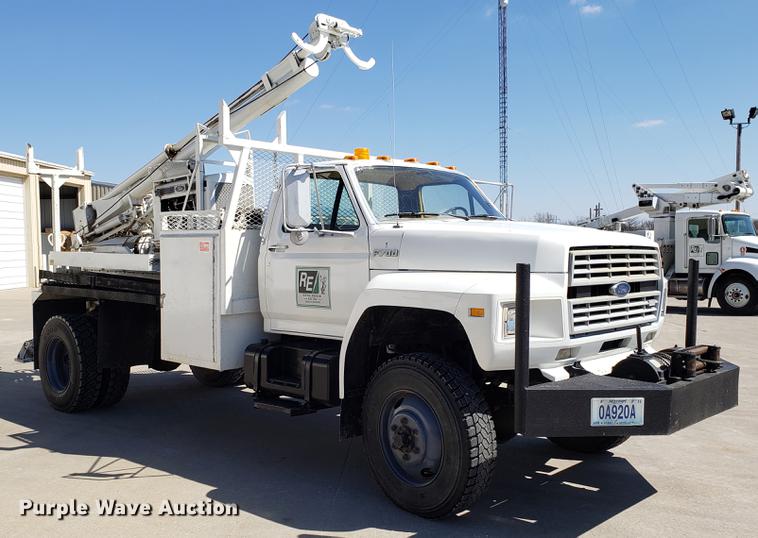 image for item EN9813 1989 Ford F700 drilling rig truck