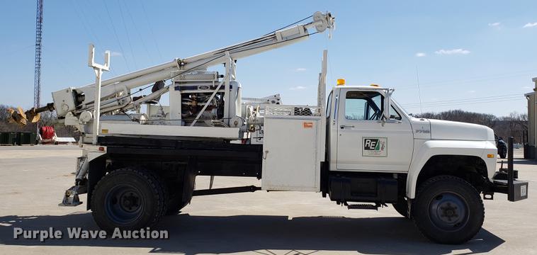 image for item EN9813 1989 Ford F700 drilling rig truck