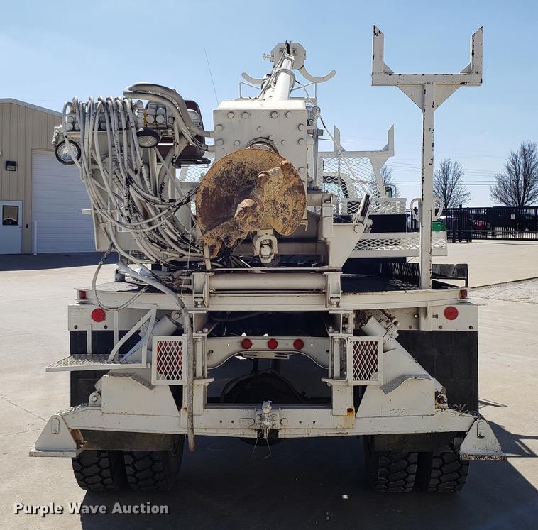 image for item EN9813 1989 Ford F700 drilling rig truck