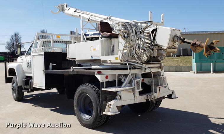 image for item EN9813 1989 Ford F700 drilling rig truck