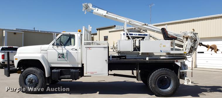 image for item EN9813 1989 Ford F700 drilling rig truck