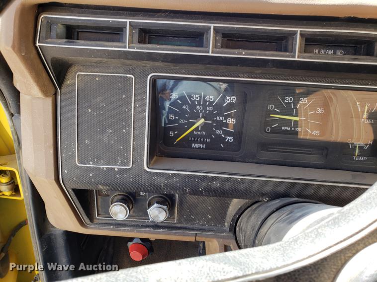 image for item EN9813 1989 Ford F700 drilling rig truck